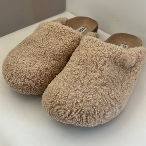 Steve Madden VESA Clogs, size 8.